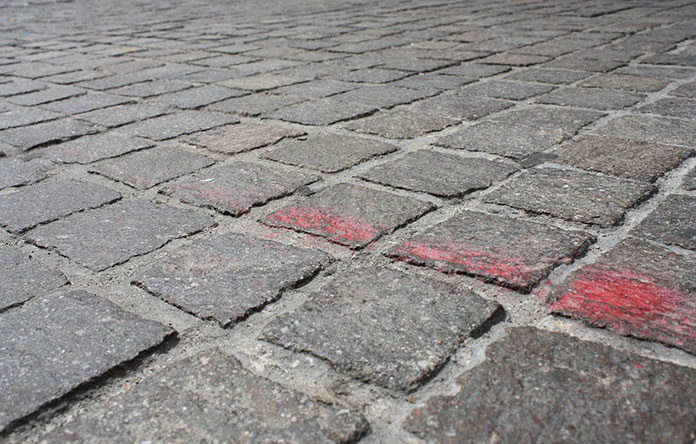 Jak uatrakcyjnić działkę dzięki kolorowej kostce brukowej