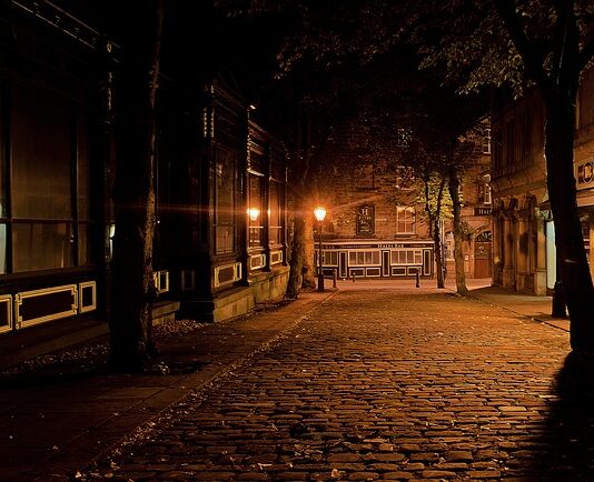 Z jakich części składa się lampa?