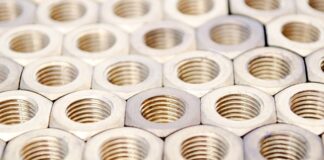 Jaki Łącznik instalacyjny posiada dwa klawisze i trzy zaciski elektryczne?